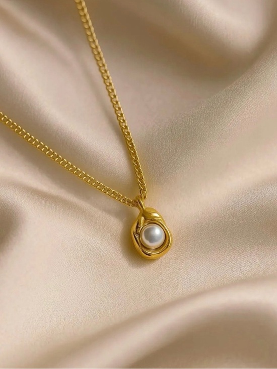 Anthropologie Jewelry - Gold Pearl Pendant Necklace
Stainless Steel